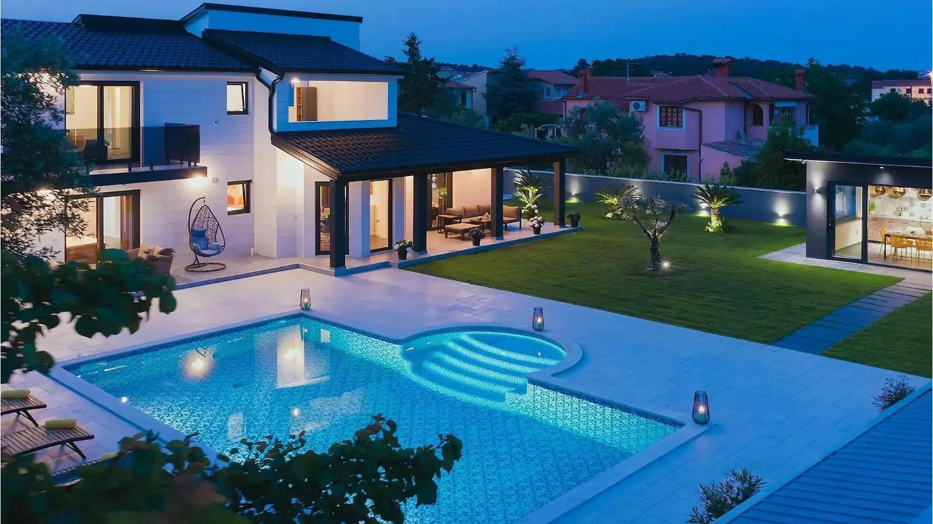 Villa Dv Pula 0*,